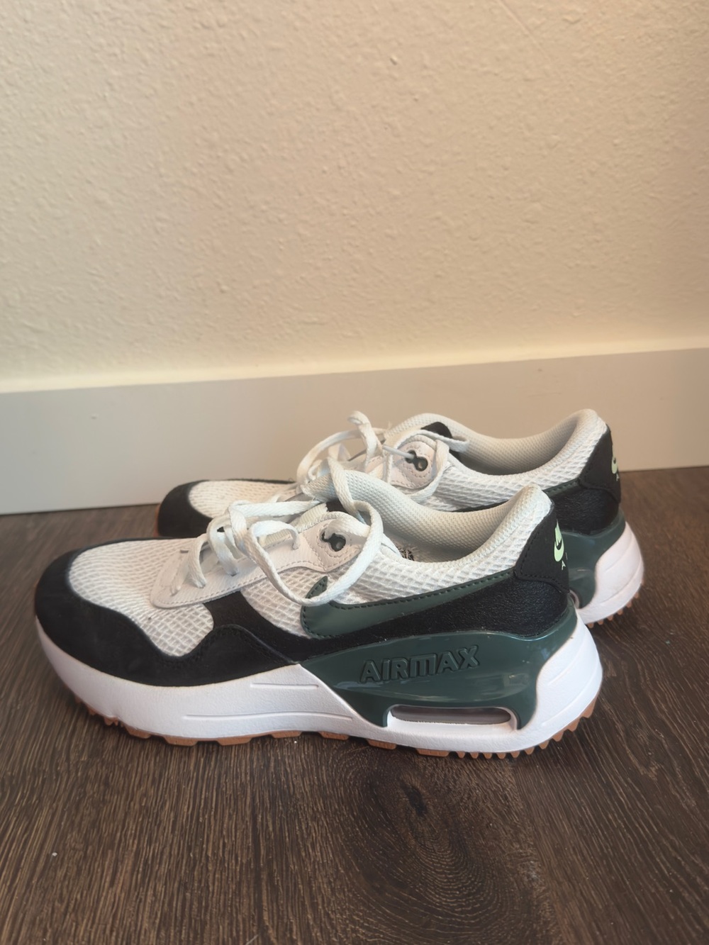 Nike Kids/Women White Black Green Air Max Sneakers - Picture 3 of 5